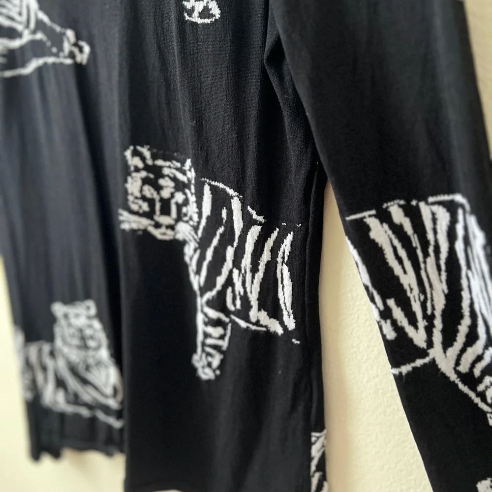 Knit Graphic Tigers Black & White Matching Sleeve Pattern Statement Sweater M - Picture 8 of 9